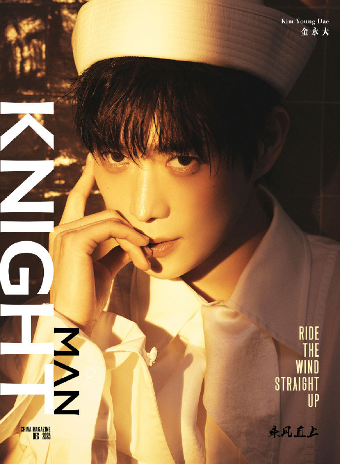 FirstKhaotung Knight 中国雑誌 トレカ付き FirstKhaotung Knight 中国雑誌 トレカ付き